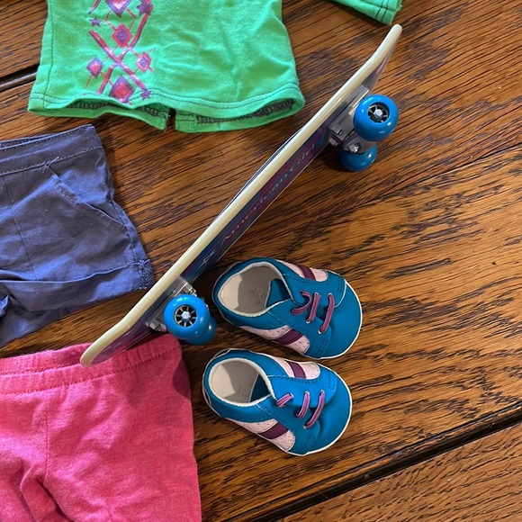 American Girl Skateboard Set - Picture 3 of 12